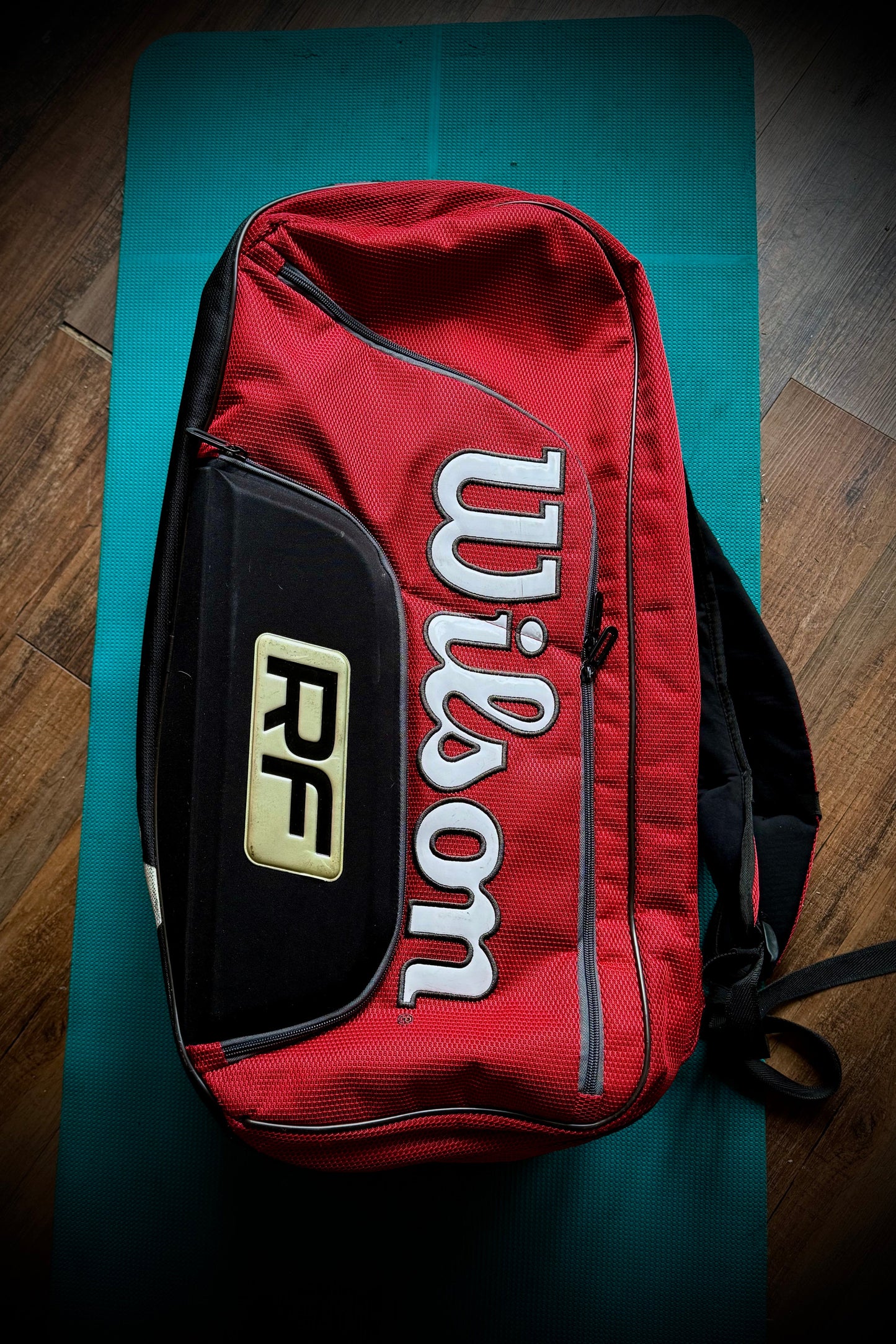 Wilson Roger Federer RF Signature 15-Racquet Tennis Bag Backpack Red/Black/White