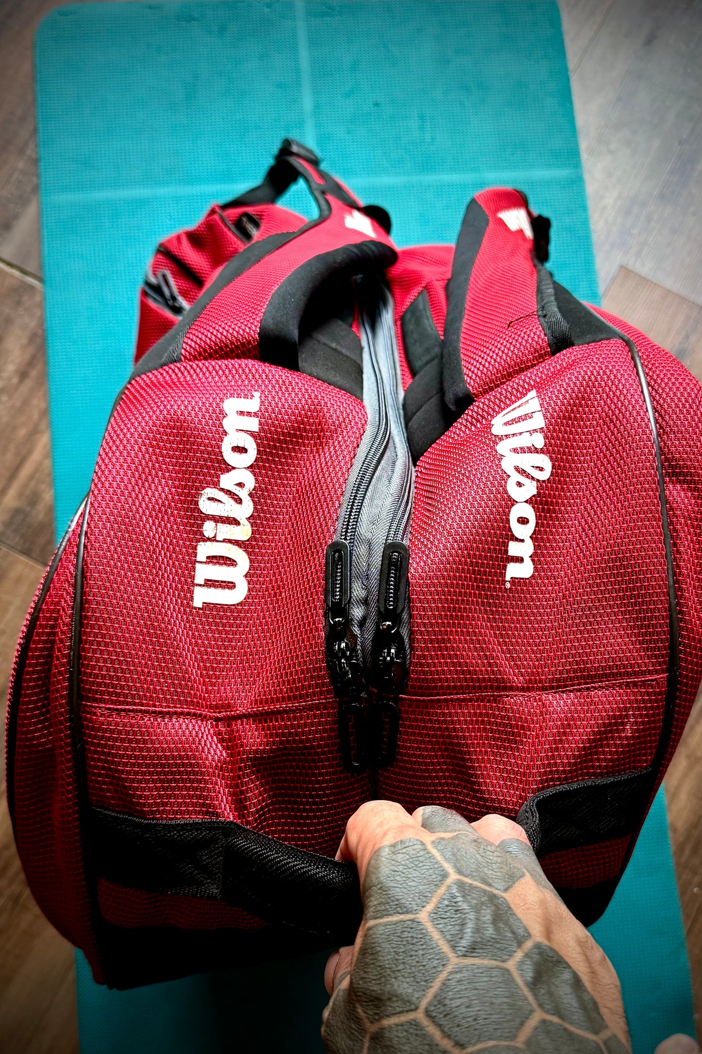 Wilson Roger Federer RF Signature 15-Racquet Tennis Bag Backpack Red/Black/White