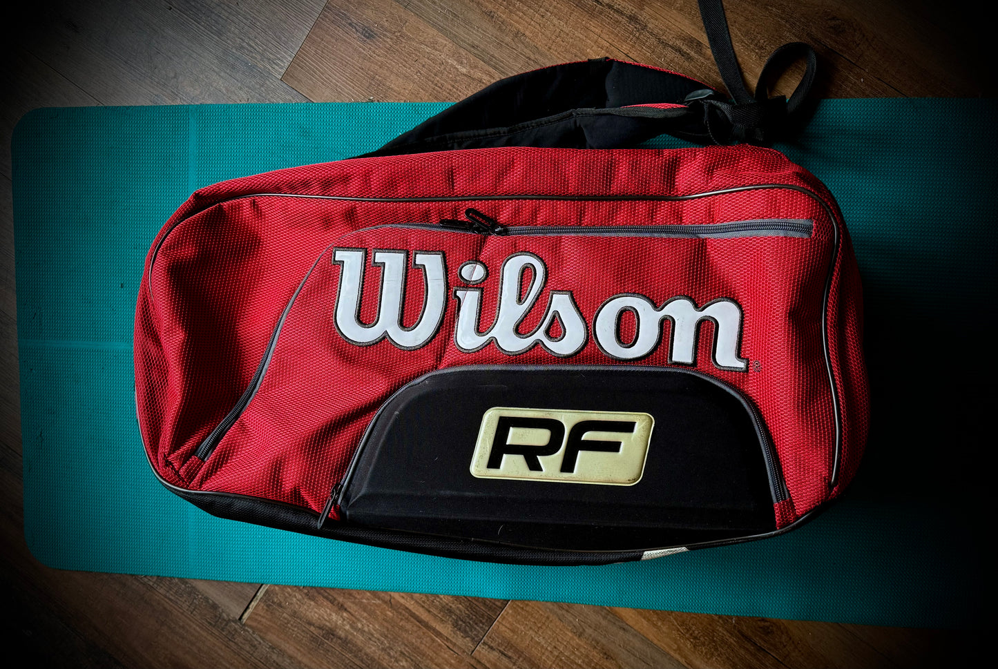 Wilson Roger Federer RF Signature 15-Racquet Tennis Bag Backpack Red/Black/White